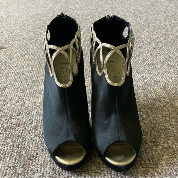 Black and gold heels! - Picture 2 of 6